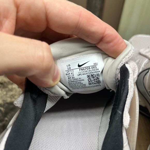 Nike V2K Run Platinum Violet (Women's) Size 10 FN6703-001 - Picture 7 of 9